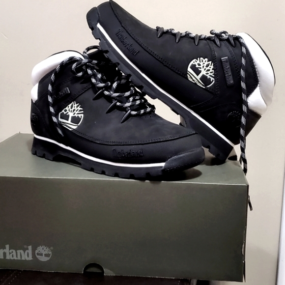 NEW Timberland hiking boots! ๐ - Picture 1 of 10